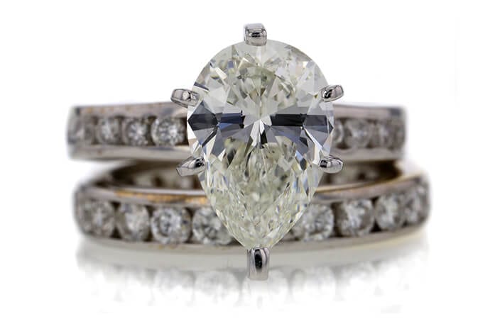 GIA 2.51 CT PEAR CUT BRIDAL SET